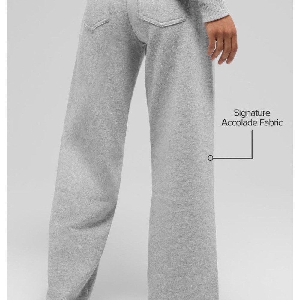 Alo Serenity Wide Leg Sweatpants - Light Gray NWT Size Small - Picture 3 of 5